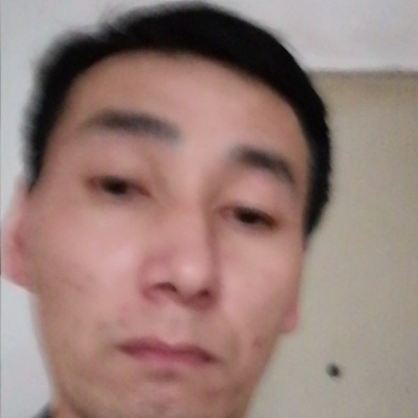 腼腆闻铅笔易青华的照片