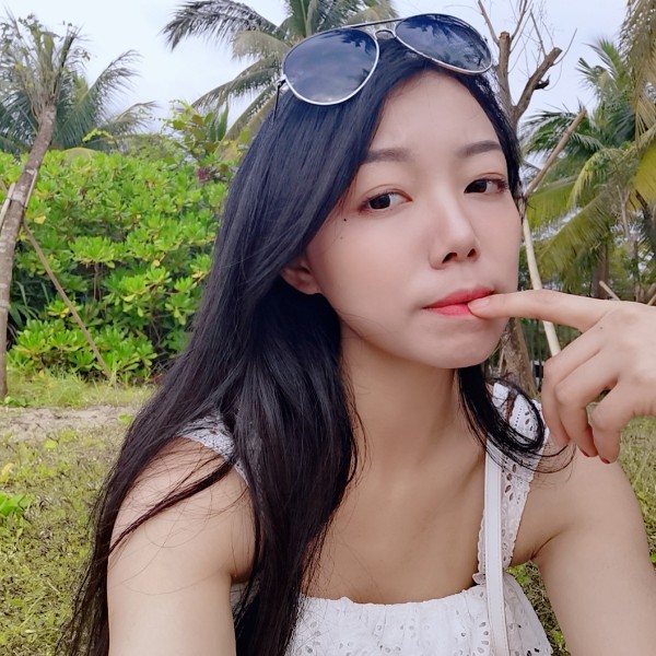 冷傲拿绝影的照片