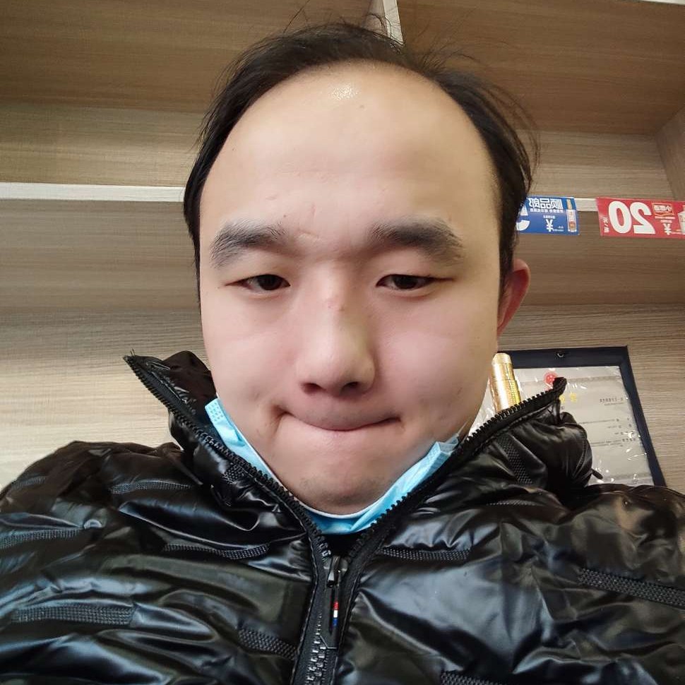 逐风蹁跹认真的照片
