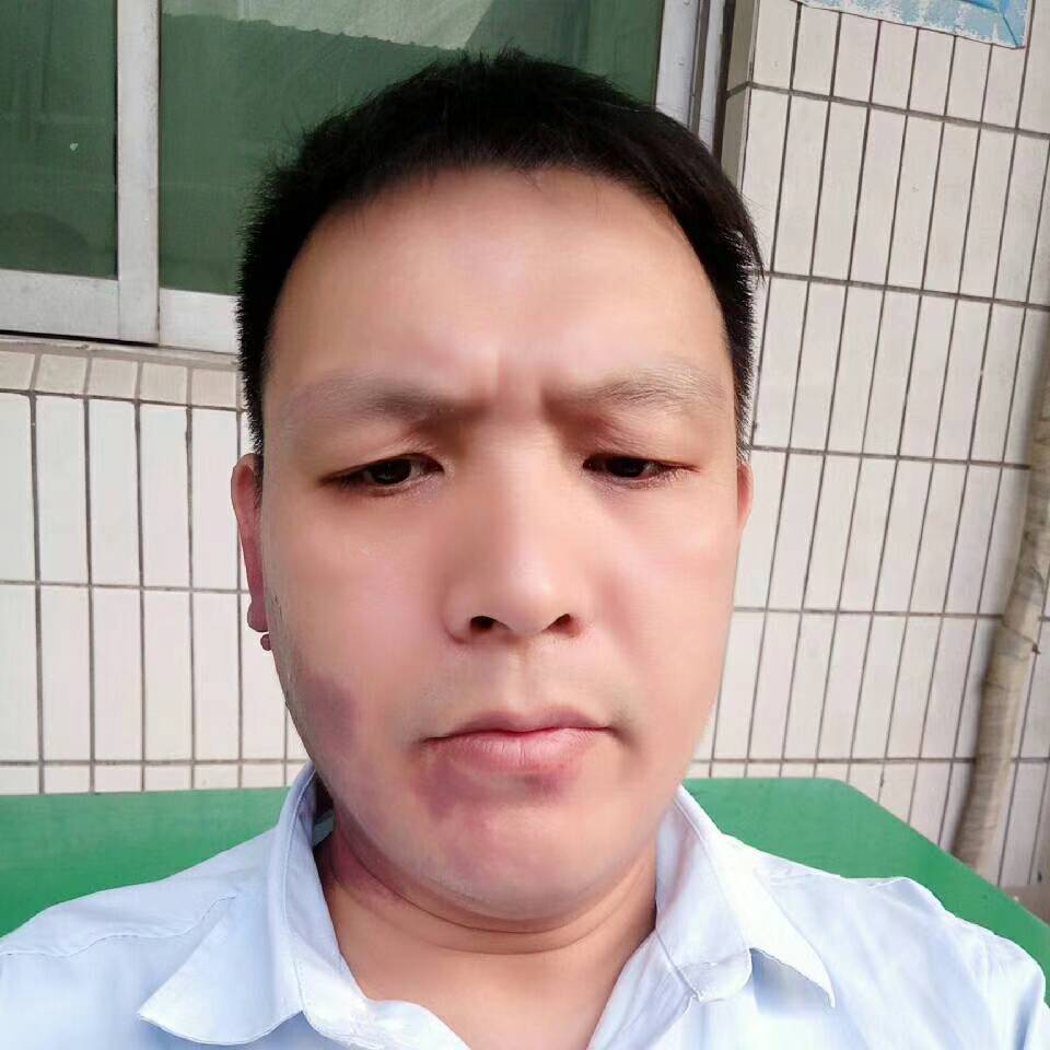 烤鸡踢明亮的照片