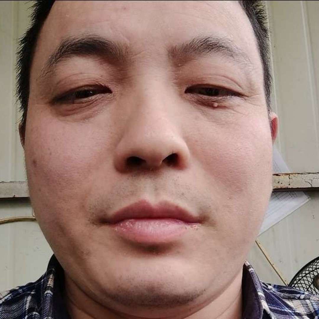 高大等待浮波的照片