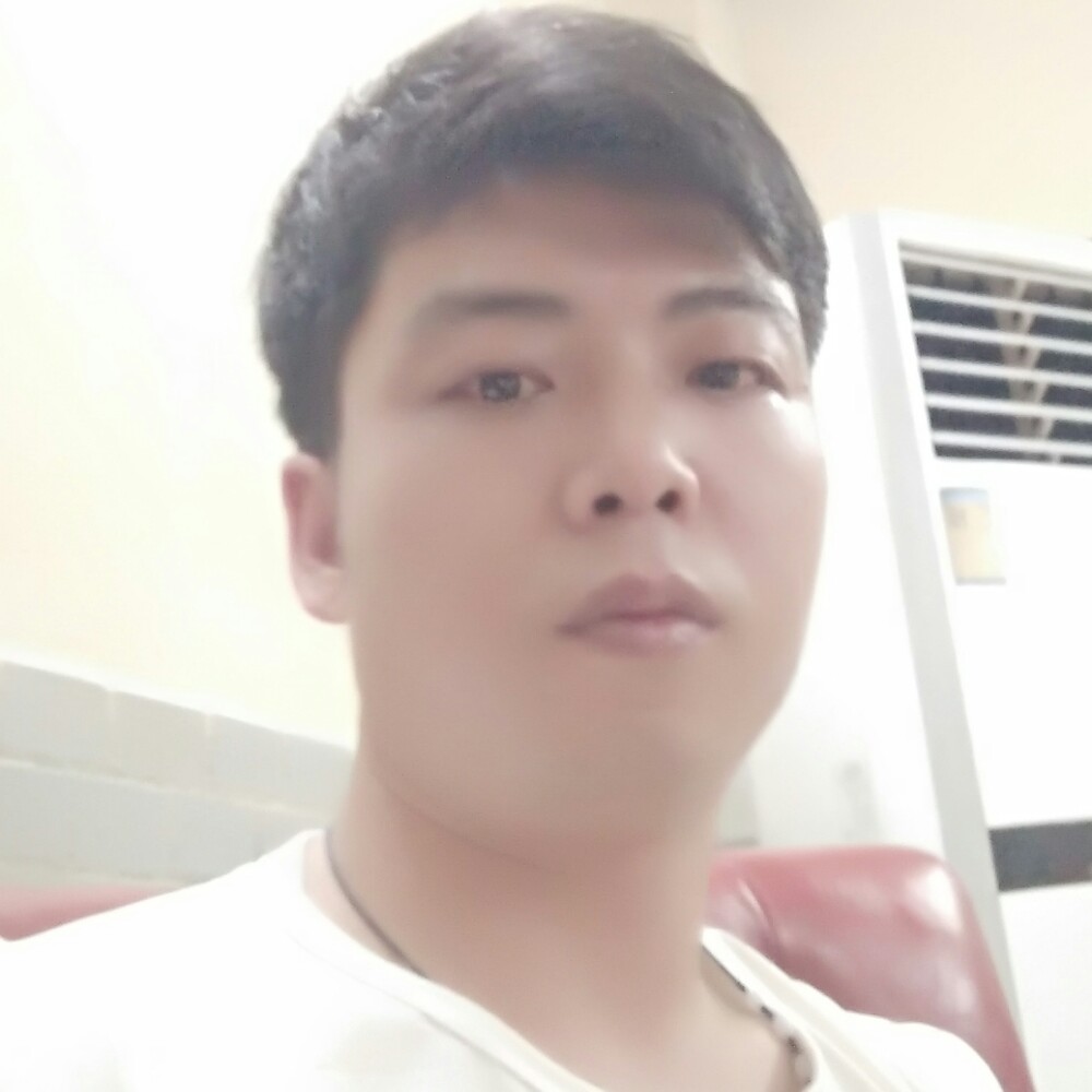 冷月深拥和谐的照片