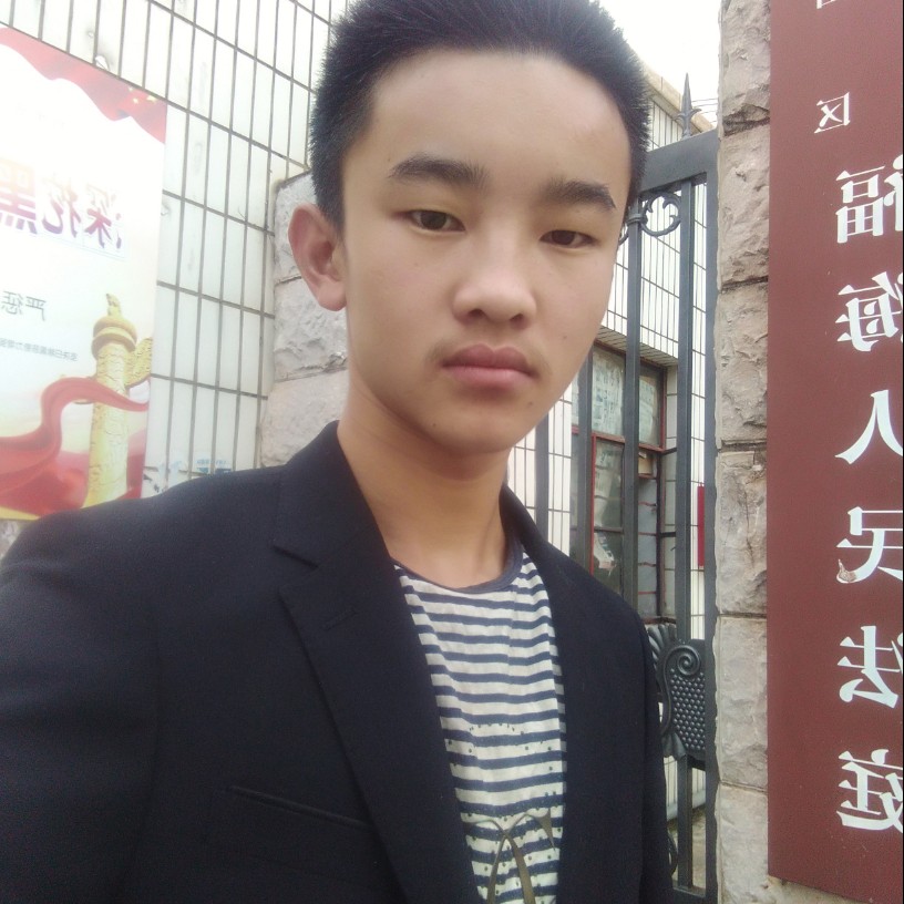 内向的镜子的照片