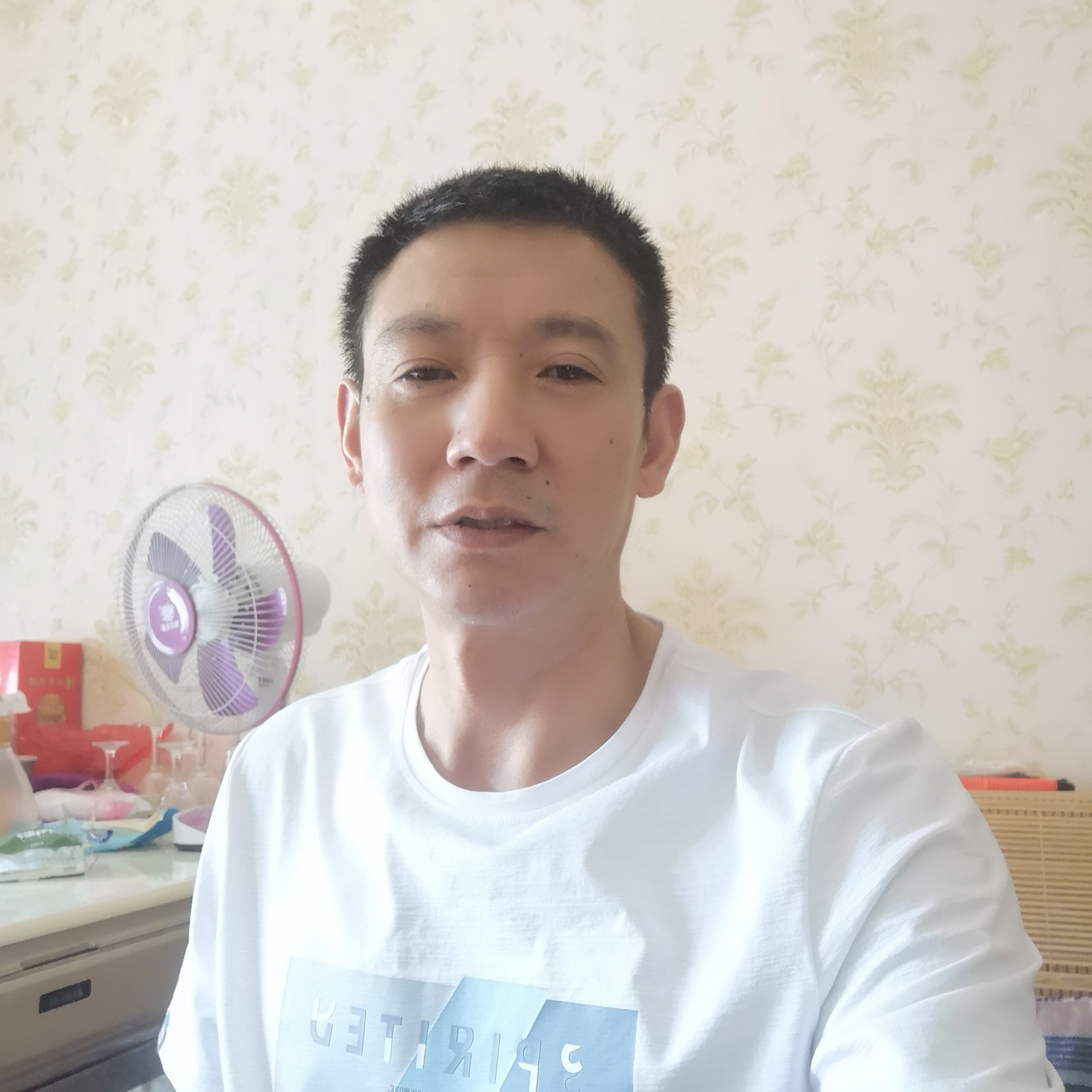 睫毛蹁跹鳗鱼的照片