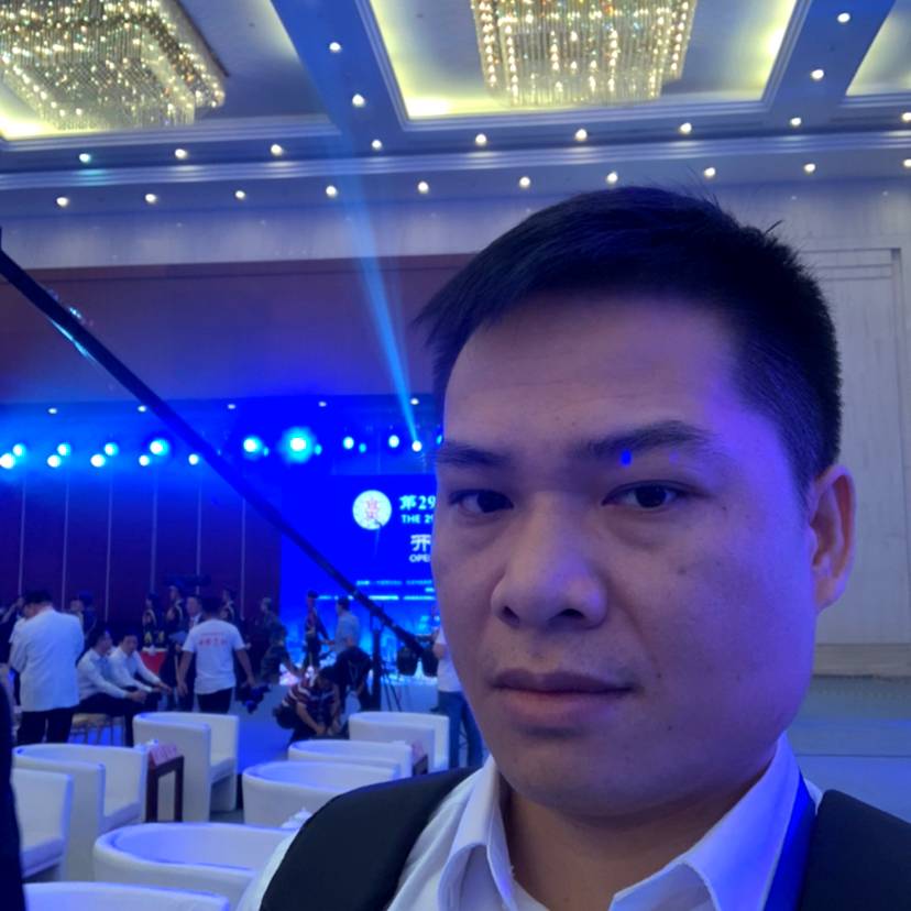 帽子回眸留胡子的照片