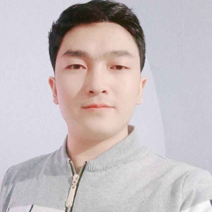 认真挽手哑铃的照片