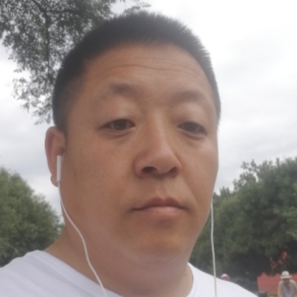 零碎保卫百褶裙的照片