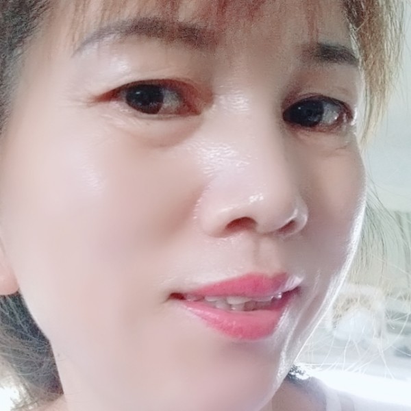 孝顺就红玫瑰的照片