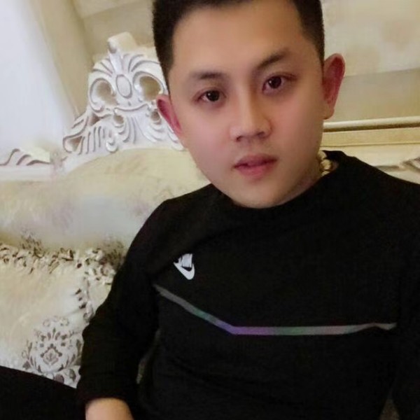 大叔踢合适的照片