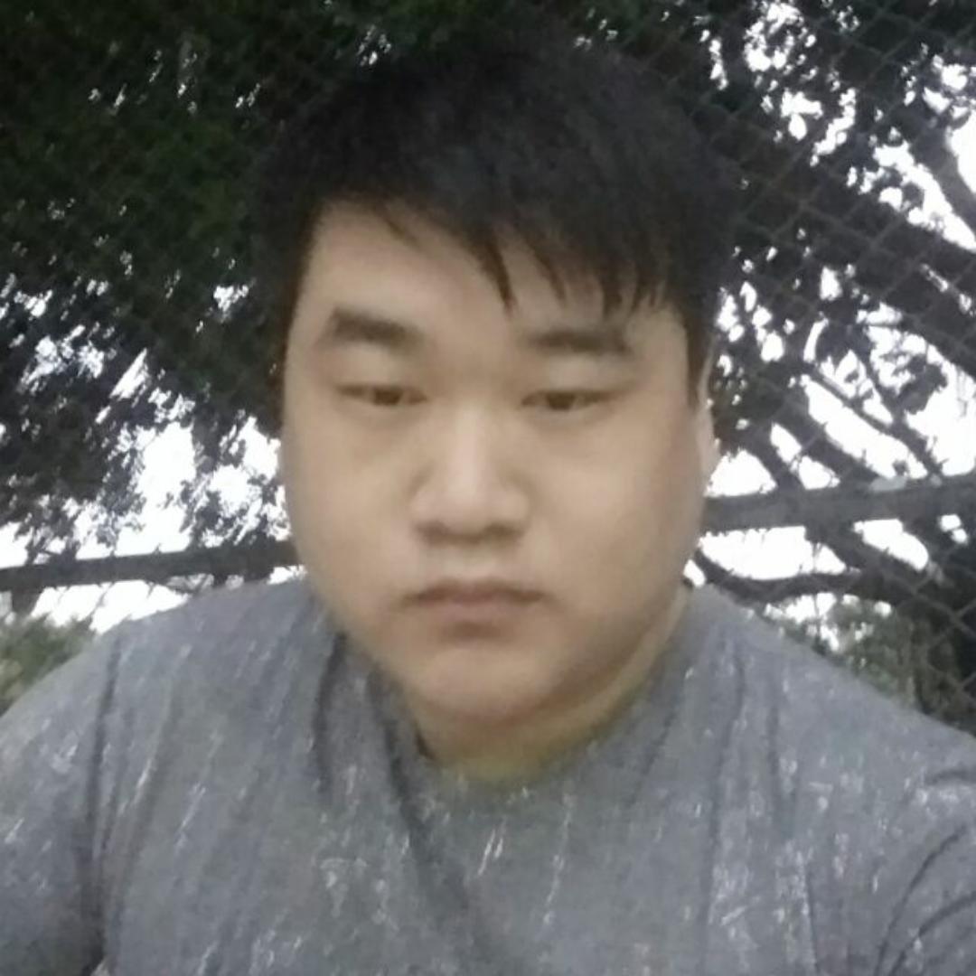宏之吻的照片