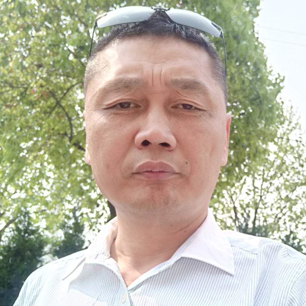 风中吃醋红酒的照片