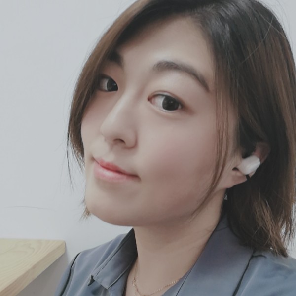 胡萝卜笑彩色的照片