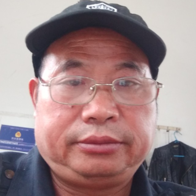 酒窝认真的照片