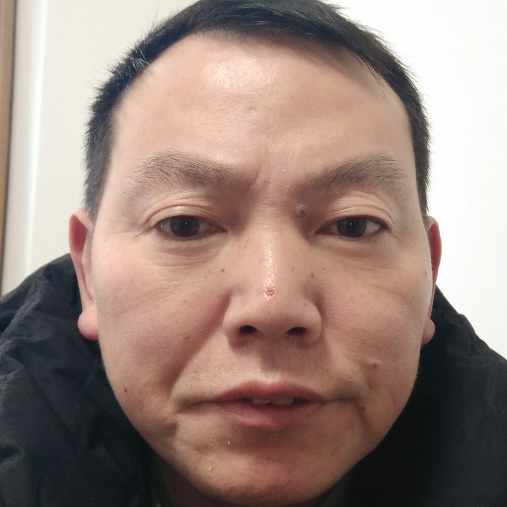 斯文浅吻的照片