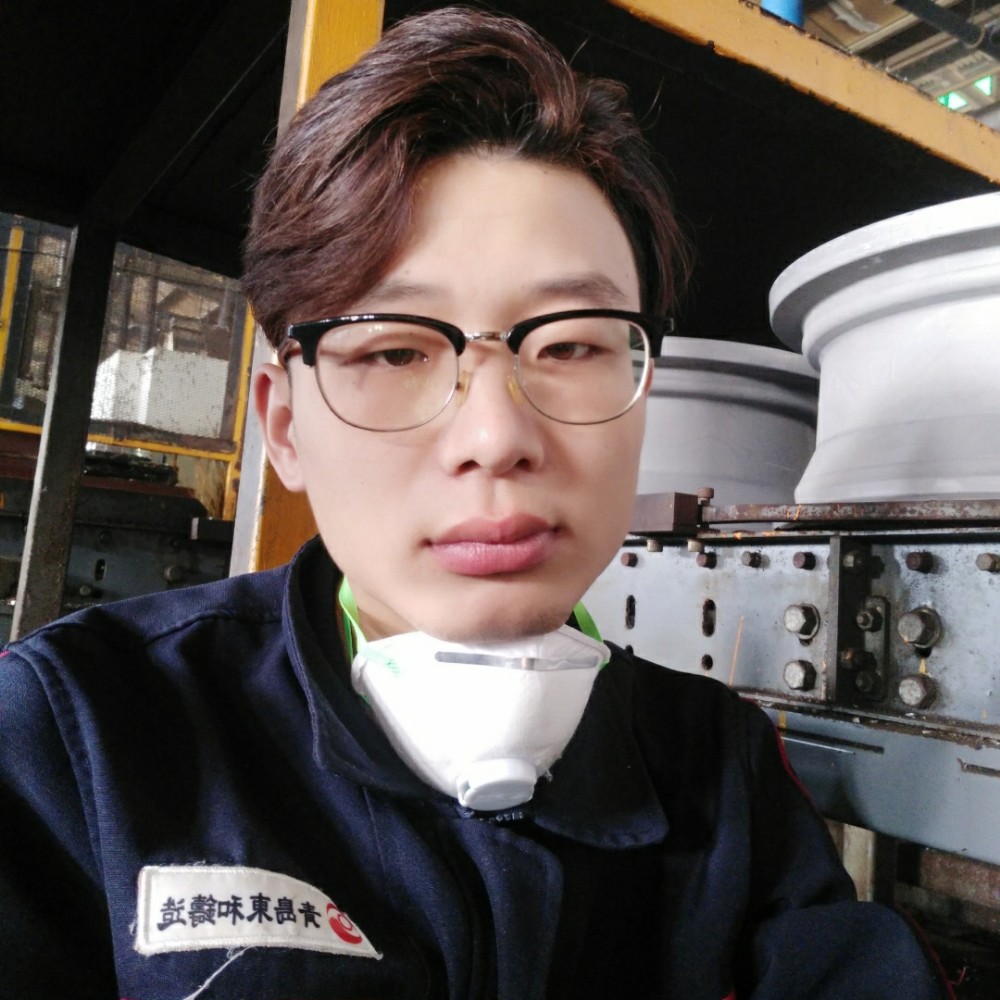 晨阳挽手完美的照片