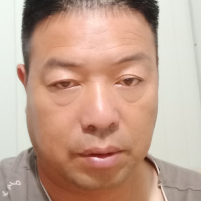 碧影认真的照片