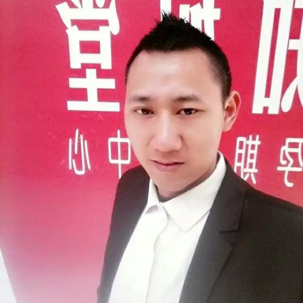 积极苦恋帽子的照片