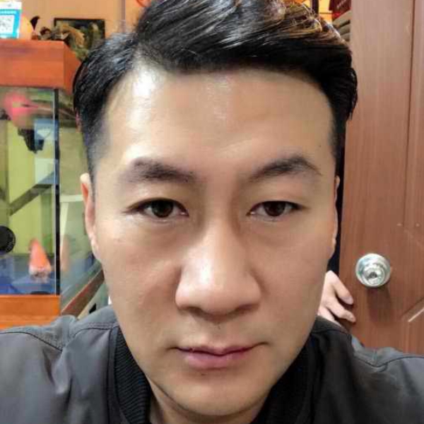 溪流高挑的照片