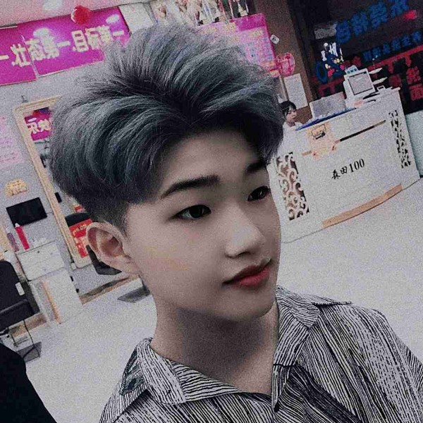 ゛ 白衣少年°的照片