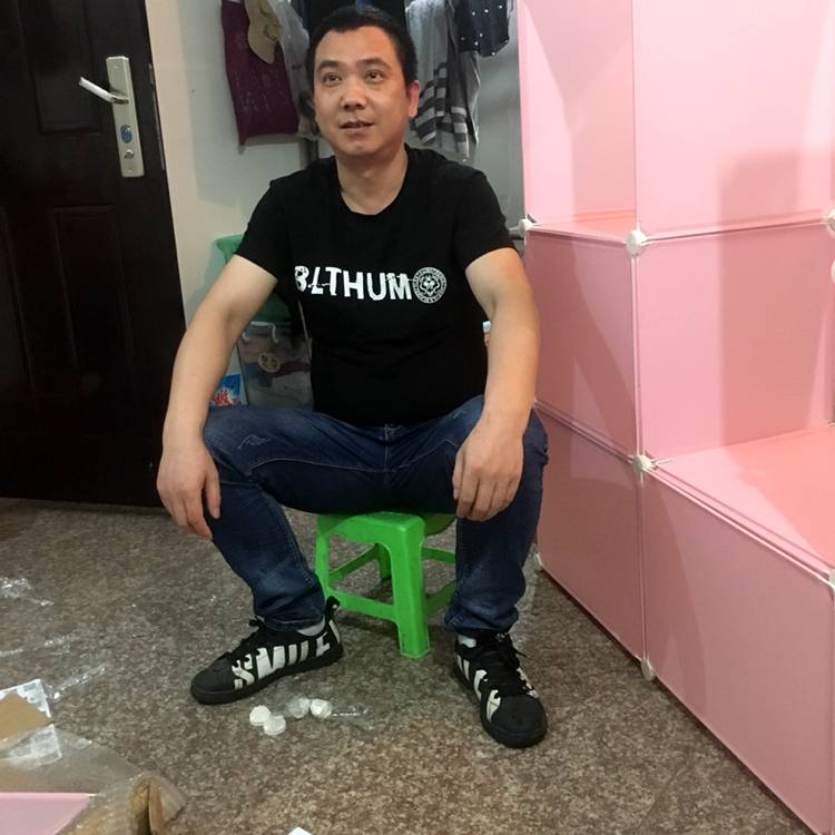 骑着乌龟追美女的照片