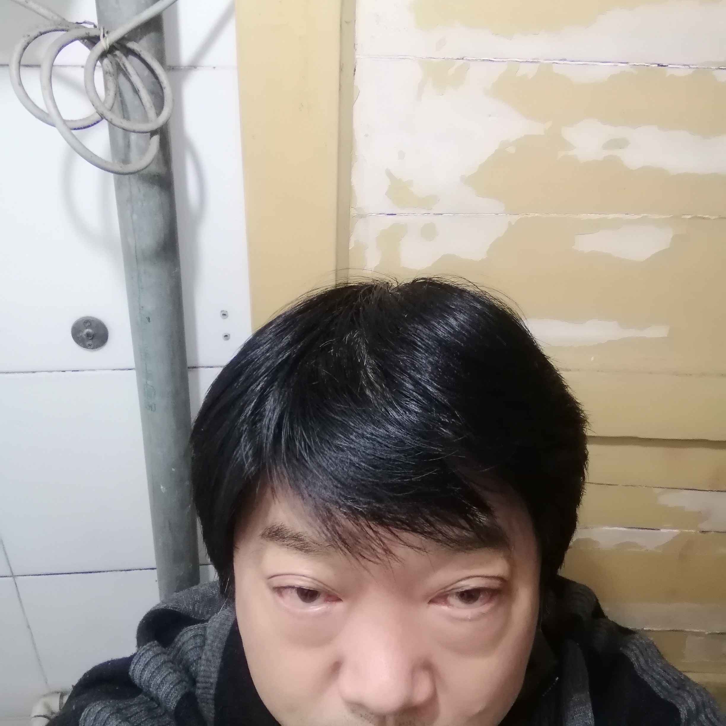 忧郁打玉米的照片