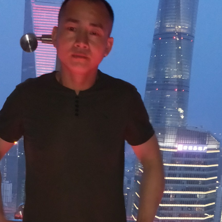 发嗲深拥蓝莓的照片