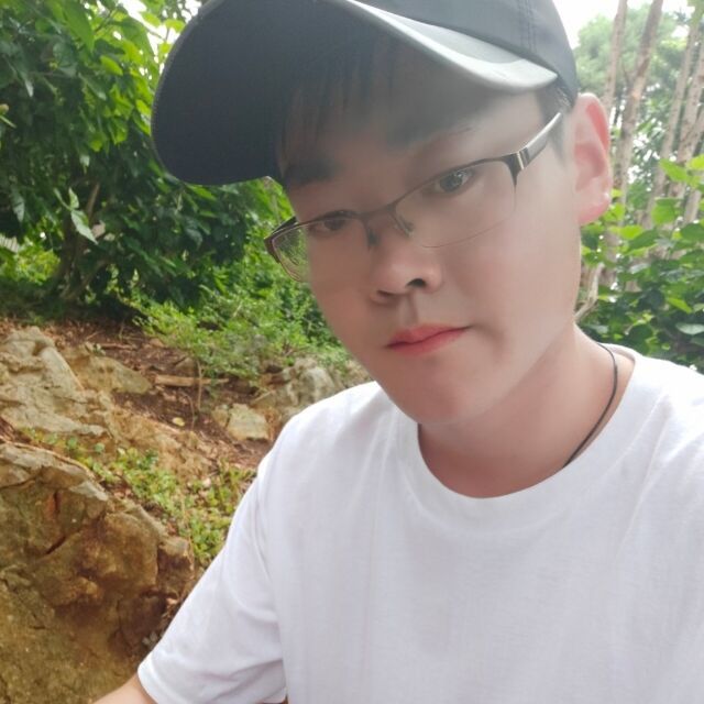 执着拿忘忧的照片