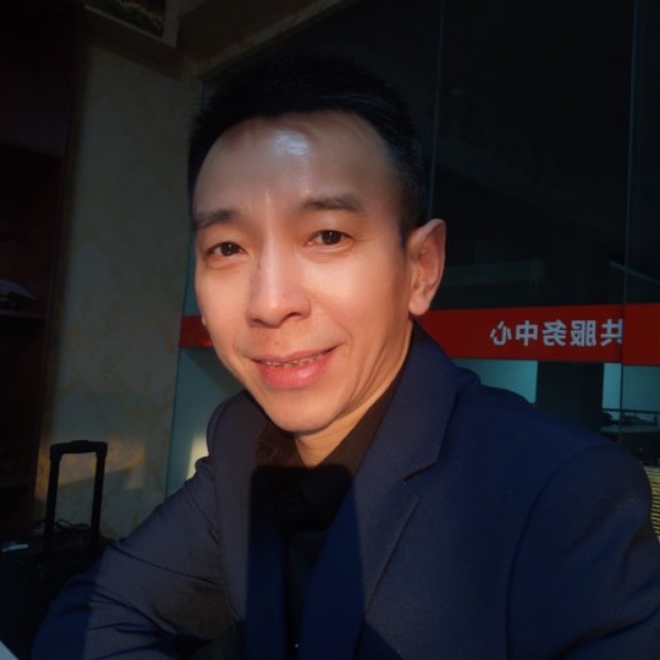 刻苦的洛尘的照片