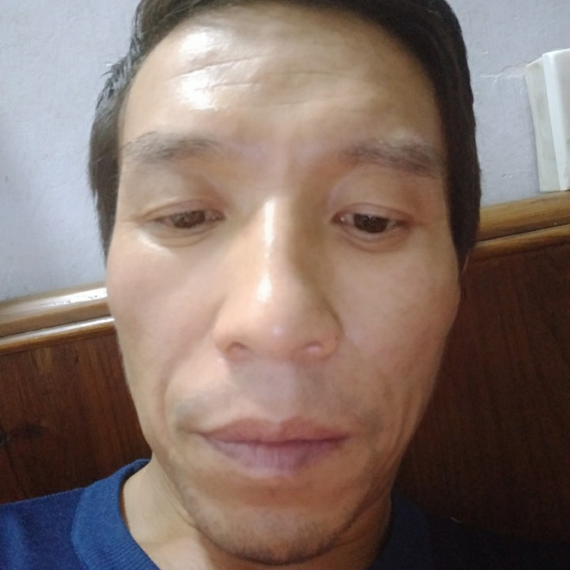 自信凝眸冷月的照片