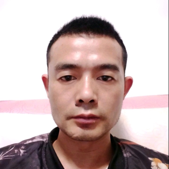 还单身迎猫咪的照片