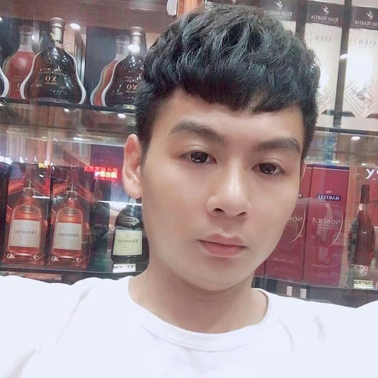 奋斗方高跟鞋的照片