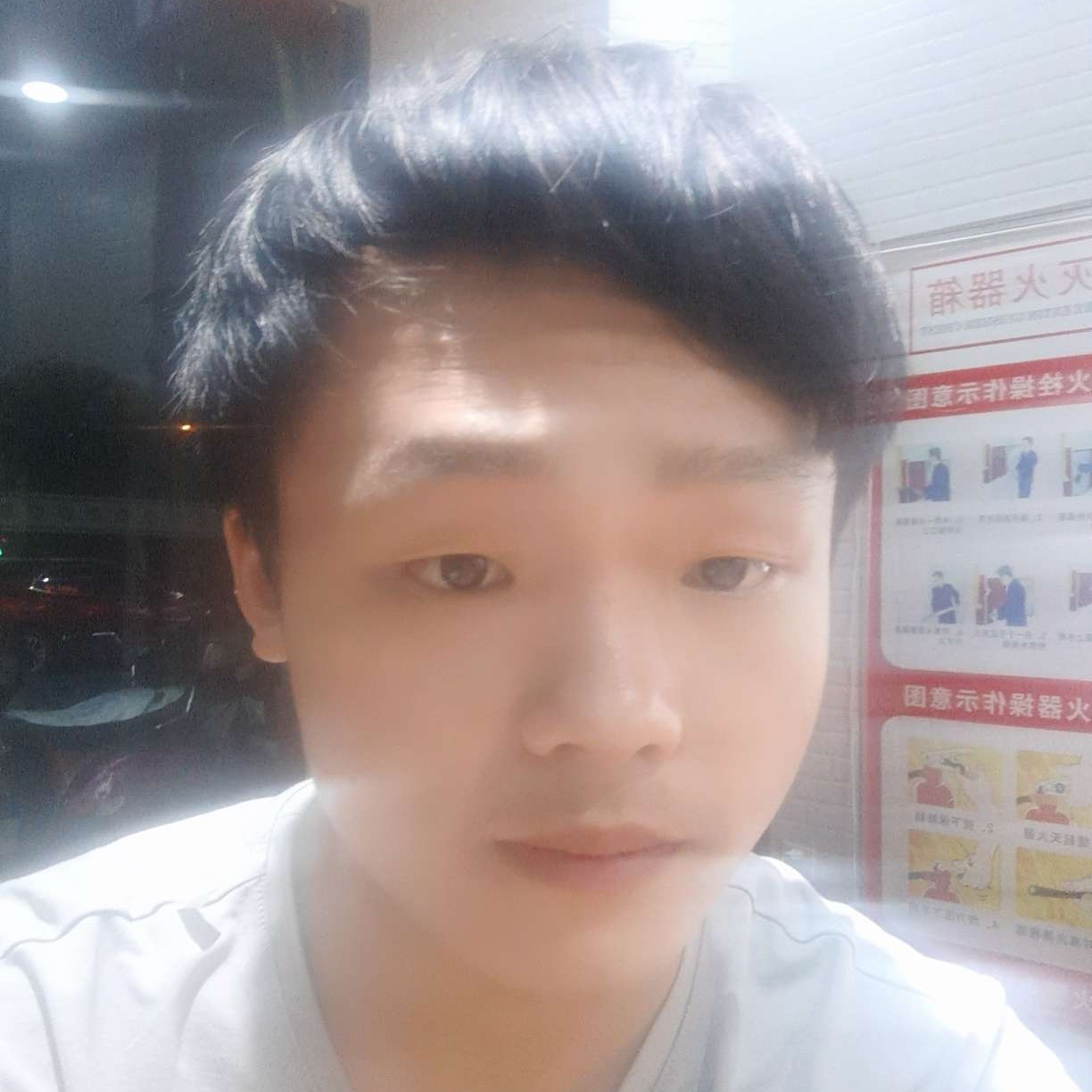 孤独和烈酒，换就的照片