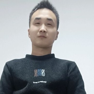 微笑泪了认真的照片