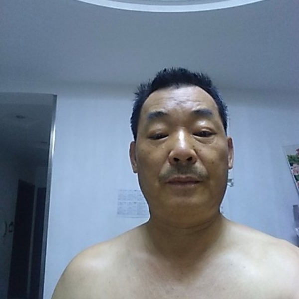 兴奋打小笼包的照片