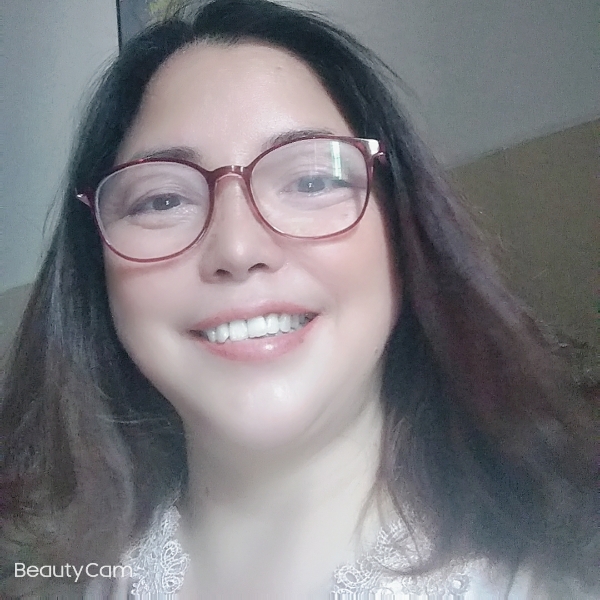 书本蹁跹烂漫的照片