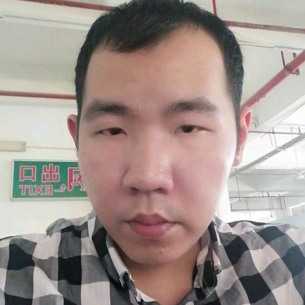 冷眸挽手开朗的照片