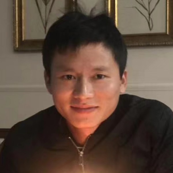 俭朴衬衫的照片