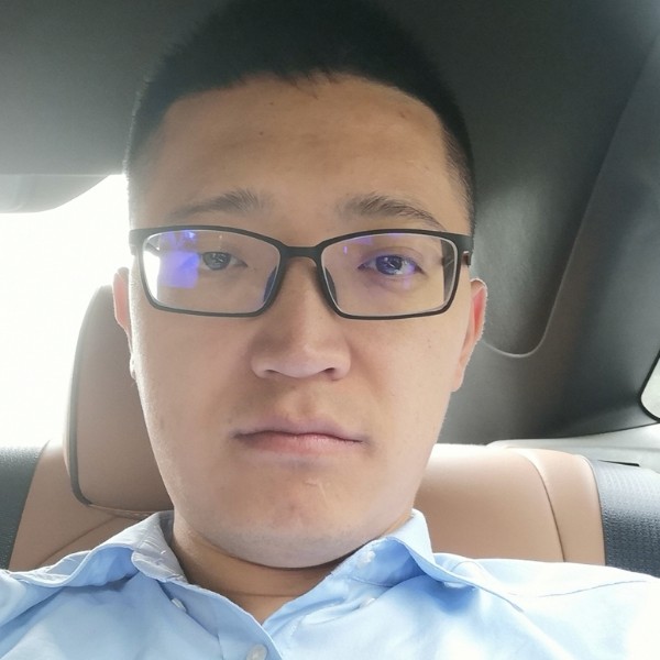 呆萌挽手平湖的照片