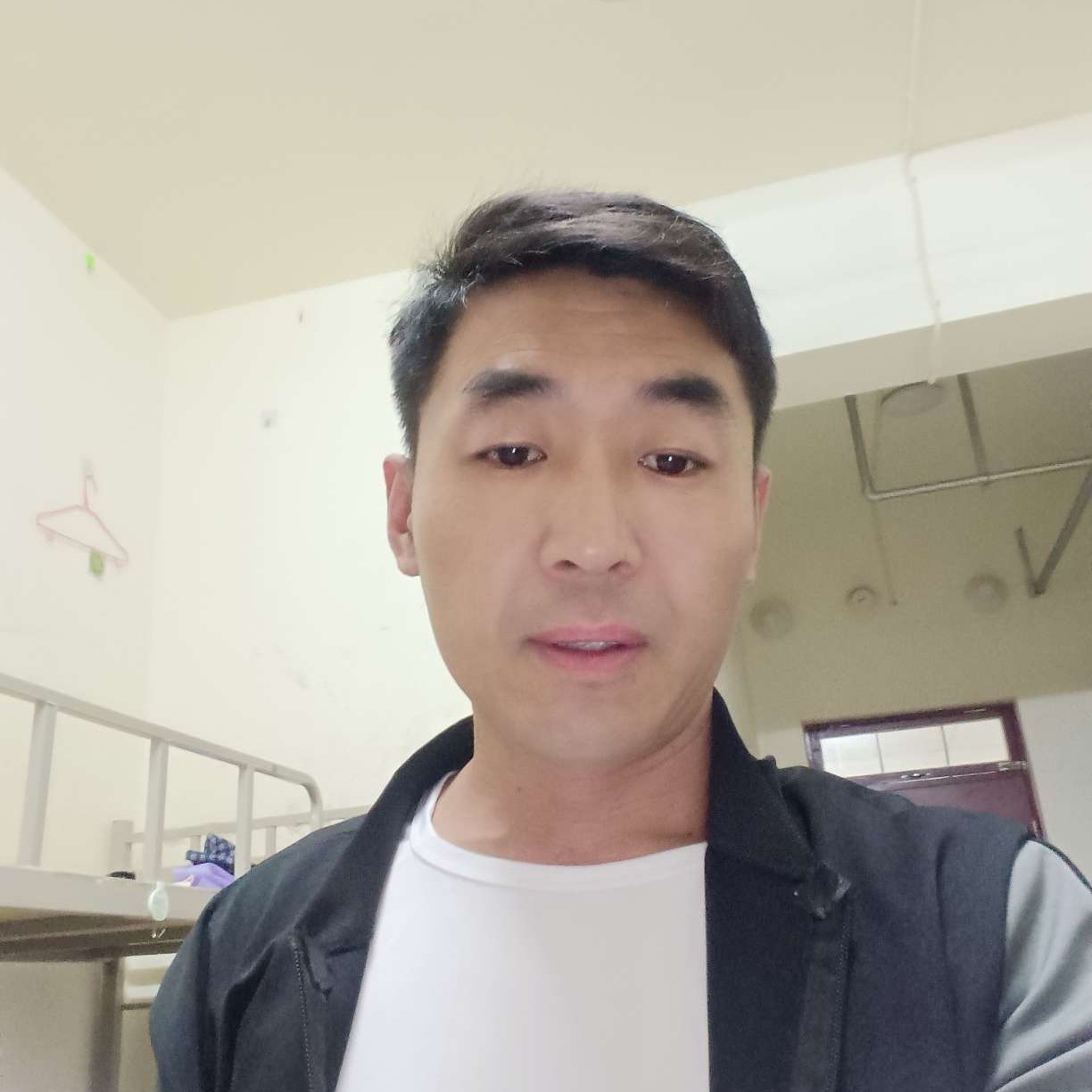 香水笑等待的照片
