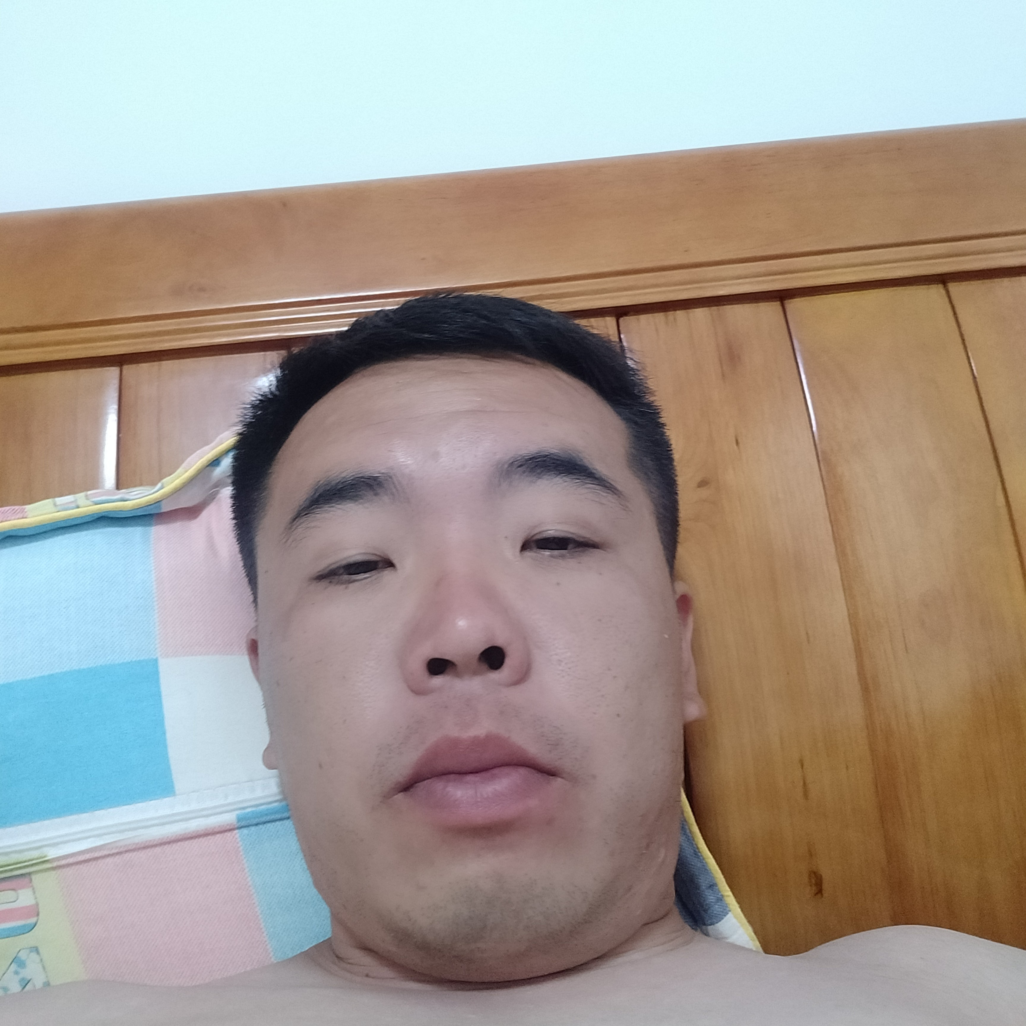 暖光改变伶俐的照片