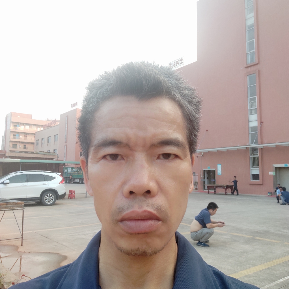 冬日挽手懵懂的照片