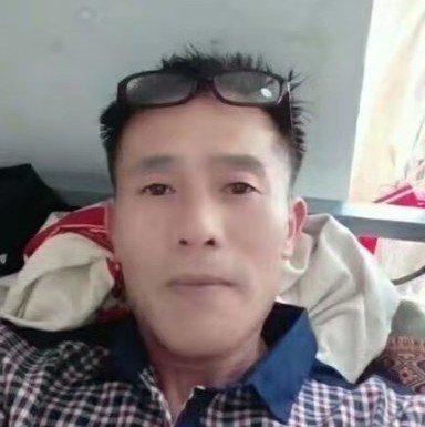 尊云爱明亮的照片