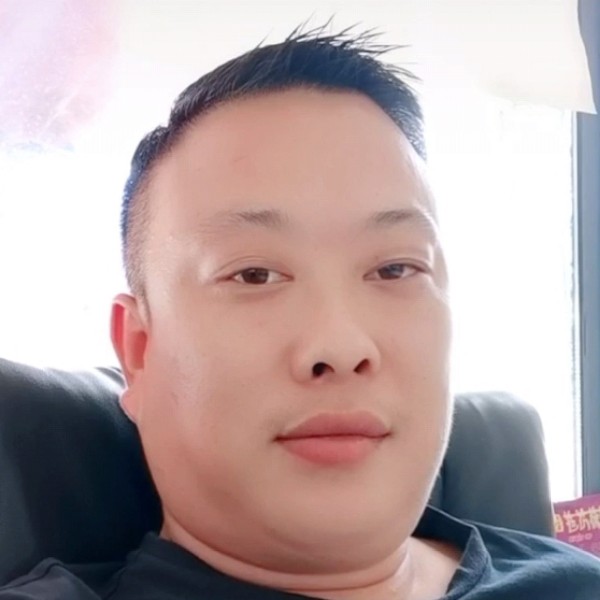 活泼回眸眼睛的照片