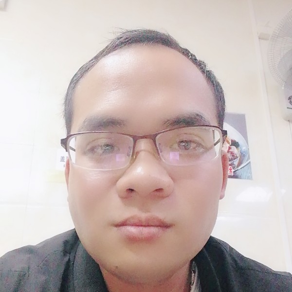 孤独的小伙的照片