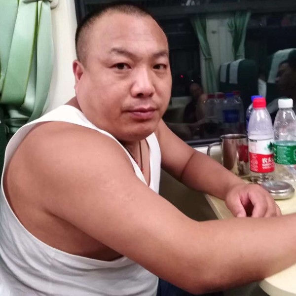 错落夏露的照片