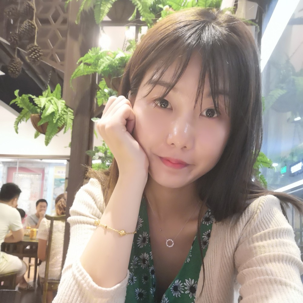 咸蛋黄画手的照片