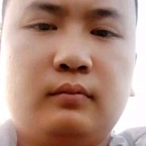 背后拿醉月的照片