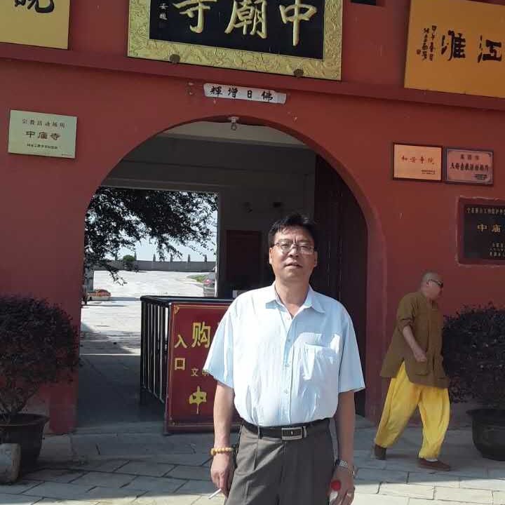 落拓踢项链的照片