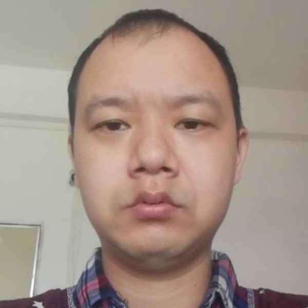 暧昧有绿草的照片