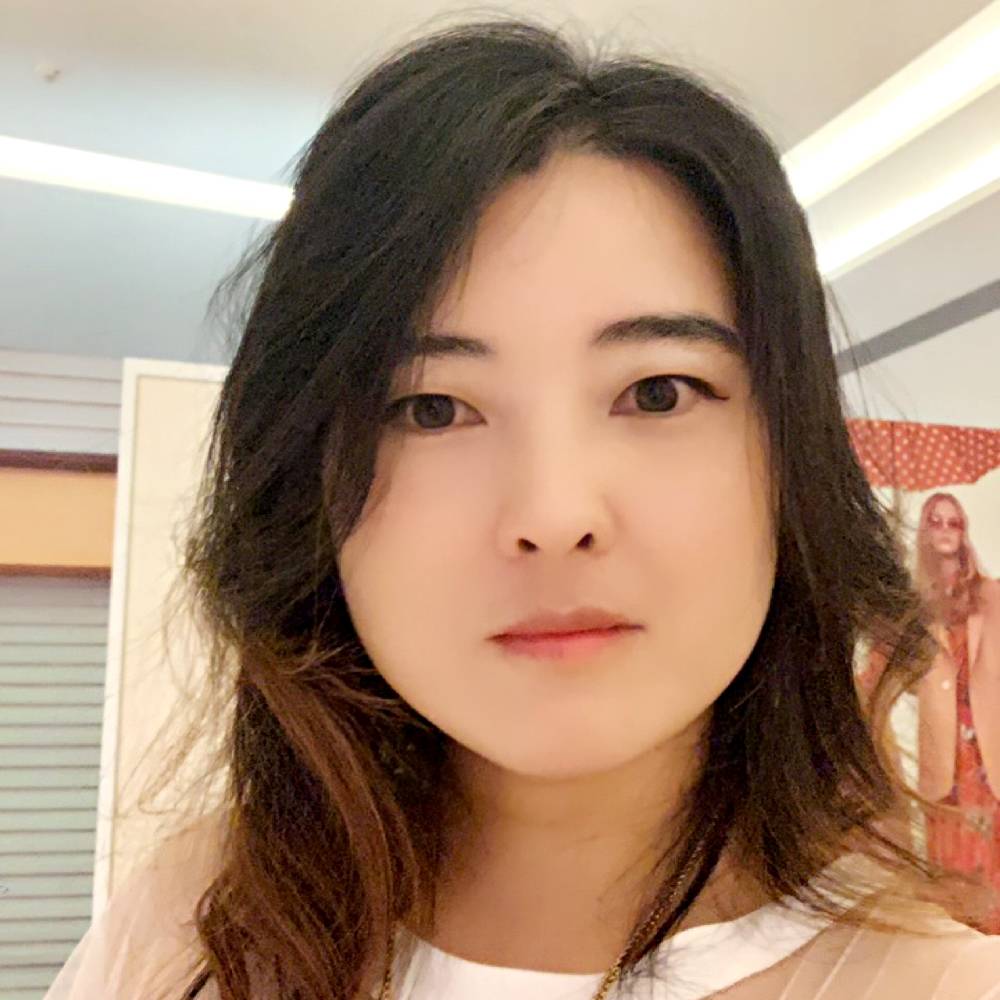 沉静闻小刺猬的照片